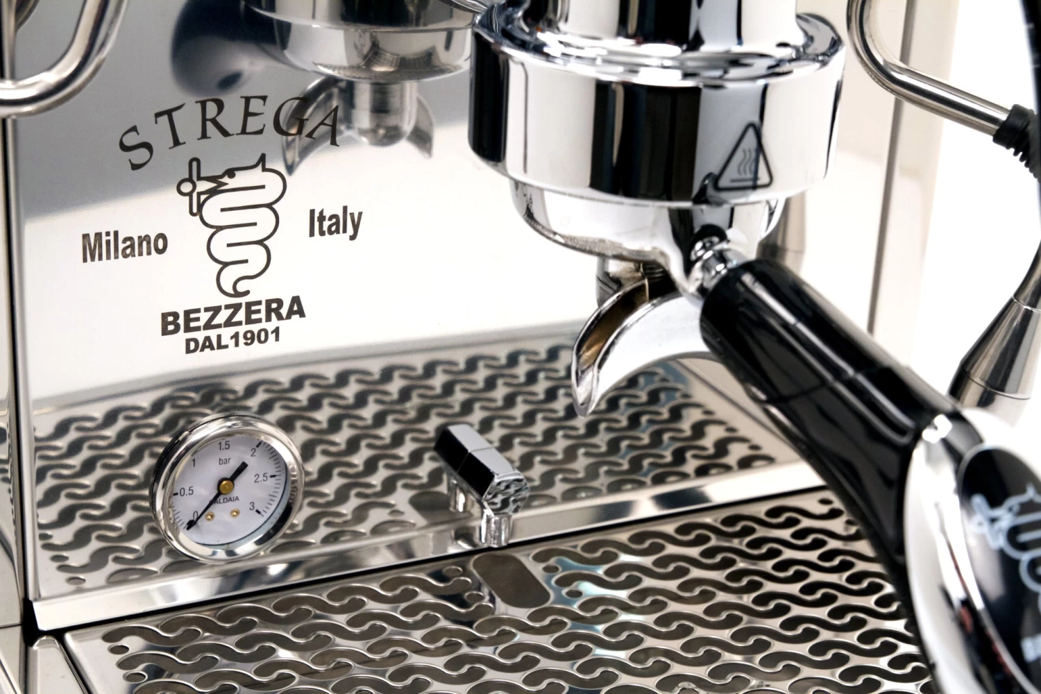 Bezzera Strega Lever Espresso Machine - Image 4