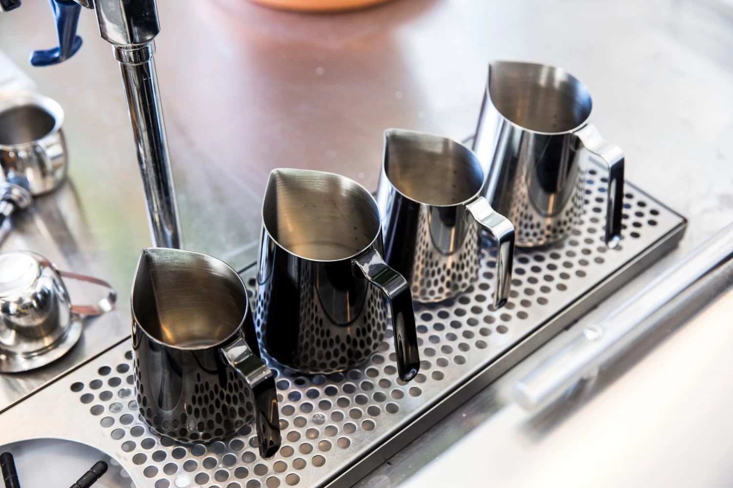 Fellow Eddy Steaming Pitcher 18oz - Polished Steel - Image 5